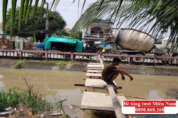 be-tong-tuoi-tai-xa-an-thoi-dong